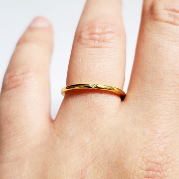 NWOT Dainty 1mm Yellow Gold Ring Band - Picture 4 of 8